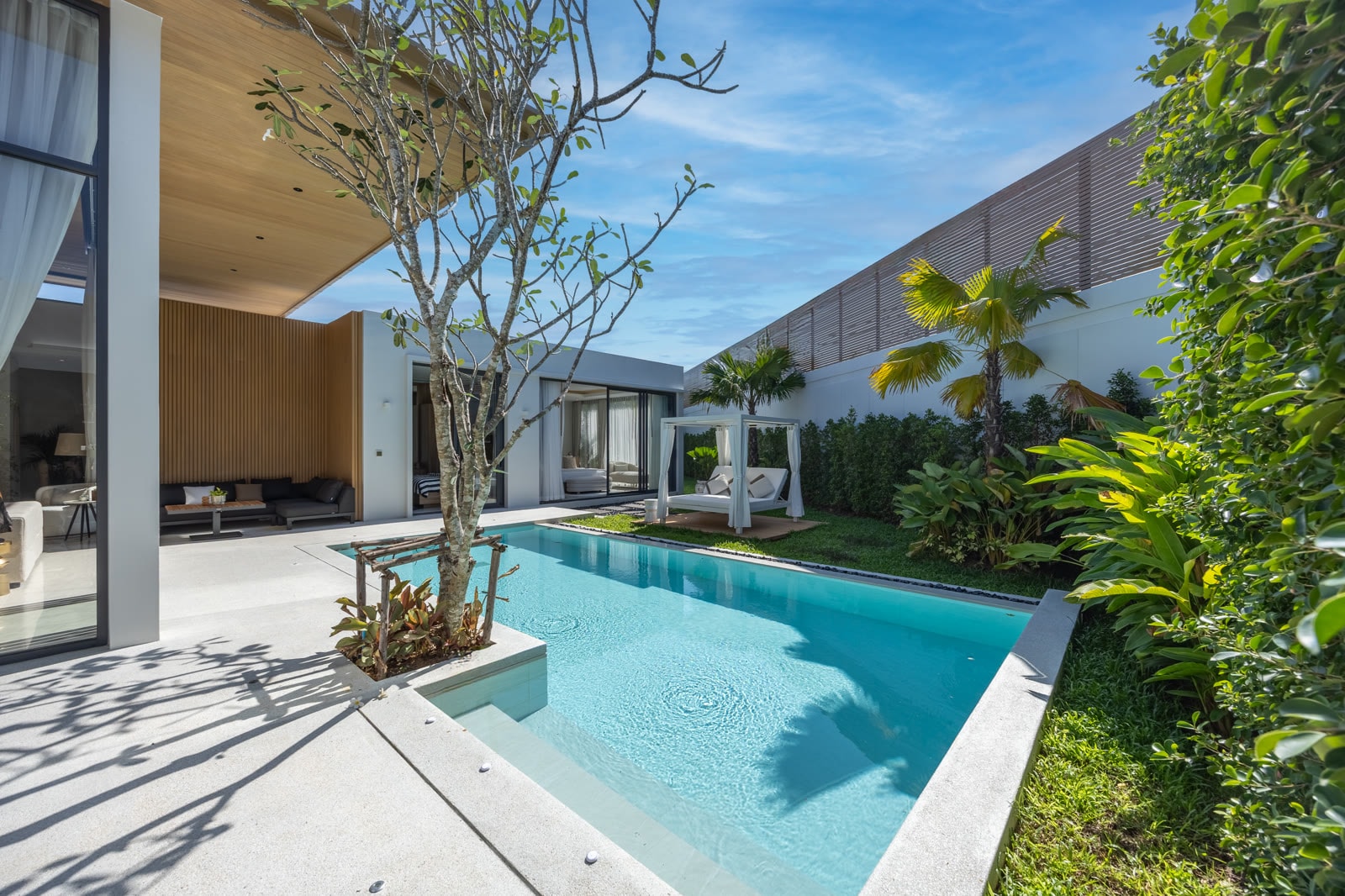 Mouana Residence Ko Kaeo villa exterior with pool